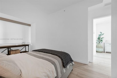 Condo in Miami, Florida, 2 bedrooms  № 2401322 - photo 21