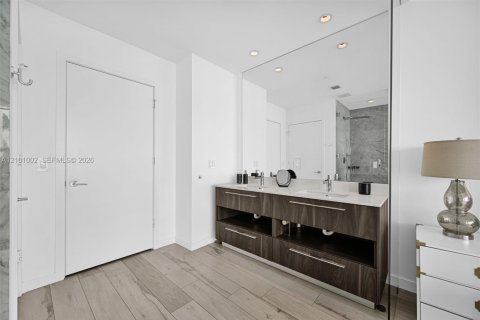 Condo in Miami, Florida, 2 bedrooms  № 2401322 - photo 30