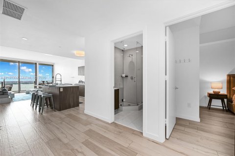 Condo in Miami, Florida, 2 bedrooms  № 2401322 - photo 14