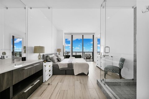 Condo in Miami, Florida, 2 bedrooms  № 2401322 - photo 28