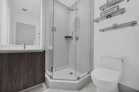 Condo in Miami, Florida, 2 bedrooms  № 2401322 - photo 18