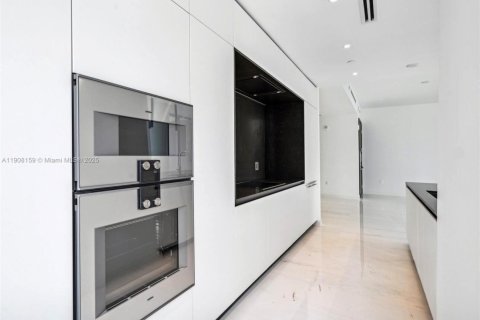 Condo in Miami, Florida, 2 bedrooms  № 1966735 - photo 14