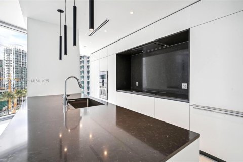 Condo in Miami, Florida, 2 bedrooms  № 1966735 - photo 13