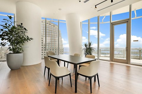 Condo in Miami, Florida, 2 bedrooms  № 1966735 - photo 9