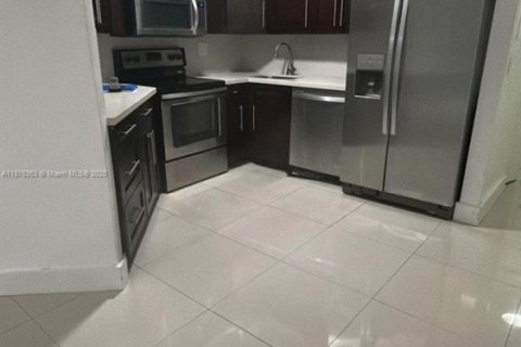 Copropriété à louer à Doral, Floride: 2 chambres, 111.2 m2 № 1926891 - photo 1