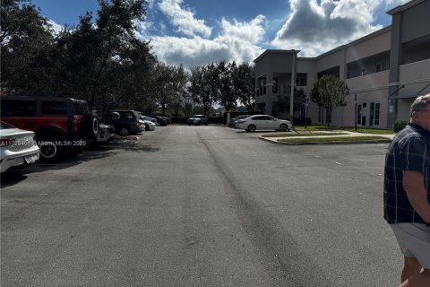 Commercial property in Miramar, Florida № 1702978 - photo 5