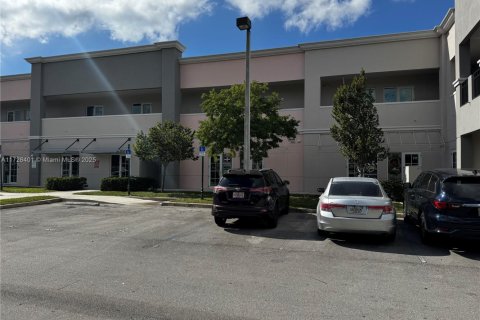 Commercial property in Miramar, Florida № 1702978 - photo 1