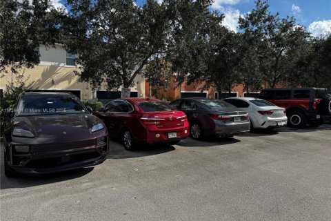 Commercial property in Miramar, Florida № 1702978 - photo 8
