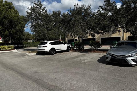 Commercial property in Miramar, Florida № 1702978 - photo 9