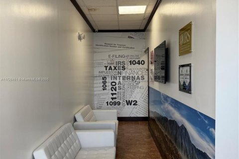 Commercial property in Miramar, Florida № 1702978 - photo 18