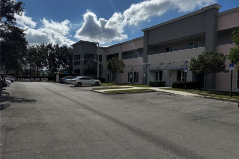 Commercial property in Miramar, Florida № 1702978 - photo 2