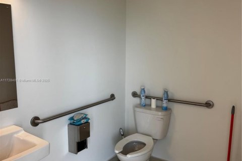 Commercial property in Miramar, Florida № 1702978 - photo 20