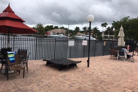 Copropriété à louer à Hallandale Beach, Floride: 2 chambres, 85.84 m2 № 2008583 - photo 14