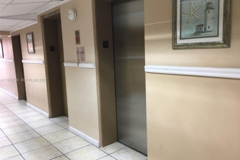 Copropriété à louer à Hallandale Beach, Floride: 2 chambres, 85.84 m2 № 2008583 - photo 20