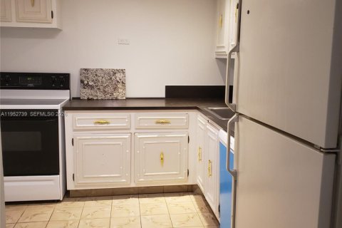 Copropriété à louer à Hallandale Beach, Floride: 2 chambres, 85.84 m2 № 2008583 - photo 8