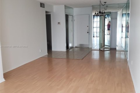 Copropriété à louer à Hallandale Beach, Floride: 2 chambres, 85.84 m2 № 2008583 - photo 2
