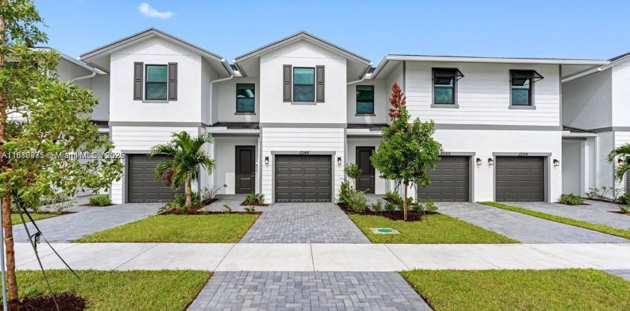 Adosado en Port St. Lucie, Florida 3 dormitorios, 151.8 m2 № 1756282