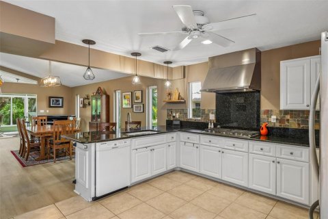 Casa en venta en Sarasota, Florida, 3 dormitorios, 250.28 m2 № 2093334 - foto 4