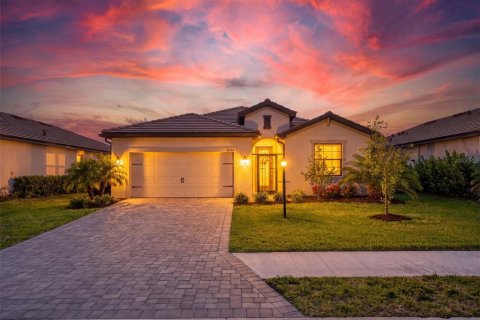House in Bradenton, Florida 3 bedrooms, 204.48 sq.m. № 2324787