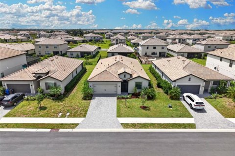 Villa ou maison à vendre à Bradenton, Floride: 3 chambres, 204.48 m2 № 2324787 - photo 8