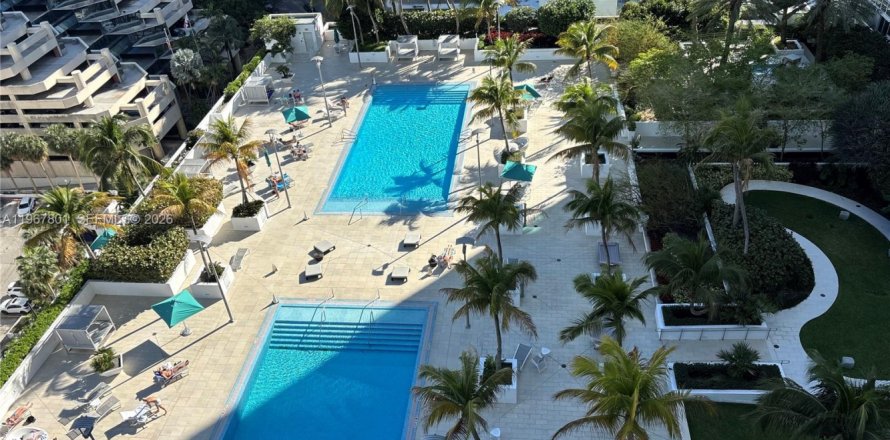 Condominio en Miami, Florida, 2 dormitorios  № 2031978