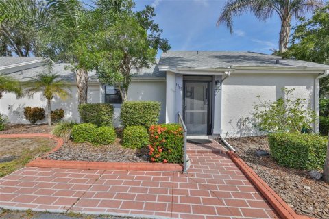 Condominio en Sun City Center, Florida, 2 dormitorios № 2231309