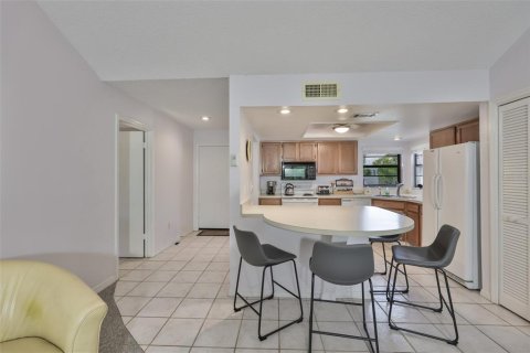 Condominio en venta en Sun City Center, Florida, 2 dormitorios, 113.25 m2 № 2231309 - foto 9