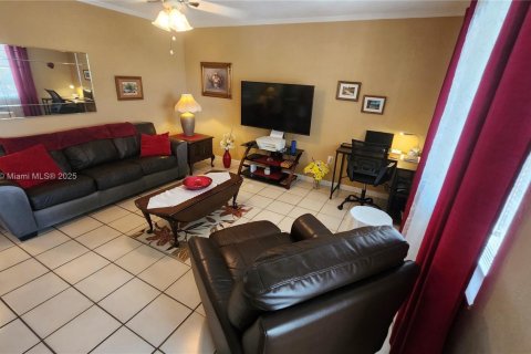 Condo in Miami, Florida, 1 bedroom  № 1729929 - photo 16