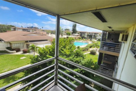 Condo in Miami, Florida, 1 bedroom  № 1729929 - photo 20