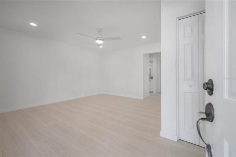 Townhouse in Tampa, Florida 2 bedrooms, 91.6 sq.m. № 1787586 - photo 5
