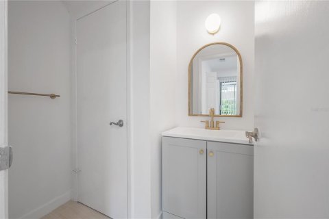 Townhouse in Tampa, Florida 2 bedrooms, 91.6 sq.m. № 1787586 - photo 6