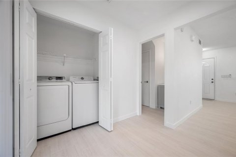 Townhouse in Tampa, Florida 2 bedrooms, 91.6 sq.m. № 1787586 - photo 12