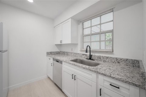 Townhouse in Tampa, Florida 2 bedrooms, 91.6 sq.m. № 1787586 - photo 10