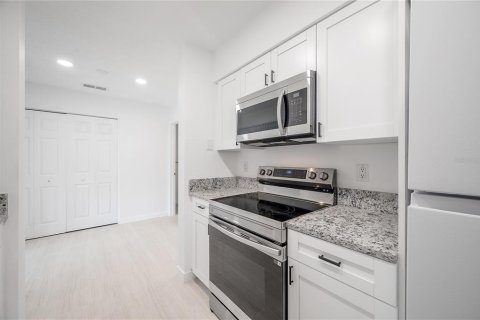 Townhouse in Tampa, Florida 2 bedrooms, 91.6 sq.m. № 1787586 - photo 9