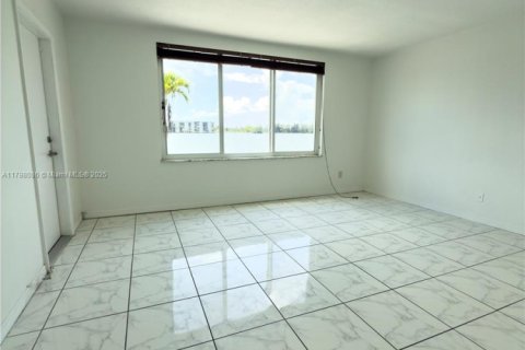 Copropriété à vendre à Miami, Floride: 2 chambres, 106.84 m2 № 1943015 - photo 7