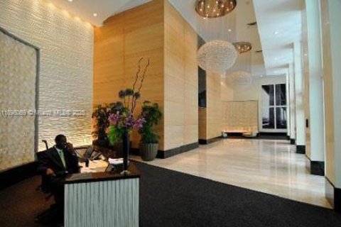 Casa en venta en Miami, Florida, 2 dormitorios, 103.4 m2 № 1949854 - foto 4