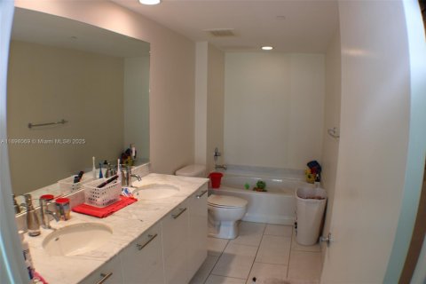 Casa en venta en Miami, Florida, 2 dormitorios, 103.4 m2 № 1949854 - foto 18