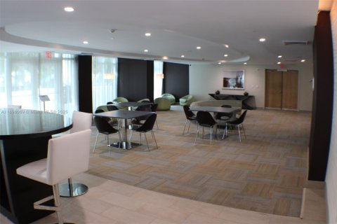 Casa en venta en Miami, Florida, 2 dormitorios, 103.4 m2 № 1949854 - foto 9