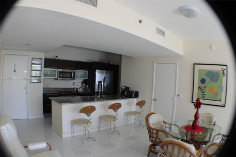 Casa en venta en Miami, Florida, 2 dormitorios, 103.4 m2 № 1949854 - foto 17