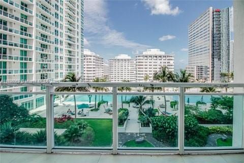 Casa en venta en Miami, Florida, 2 dormitorios, 103.4 m2 № 1949854 - foto 1