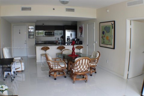 Casa en venta en Miami, Florida, 2 dormitorios, 103.4 m2 № 1949854 - foto 11