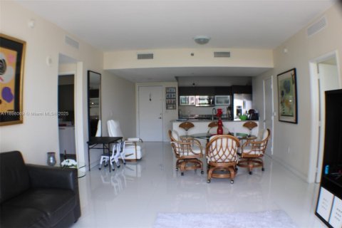 Casa en venta en Miami, Florida, 2 dormitorios, 103.4 m2 № 1949854 - foto 24
