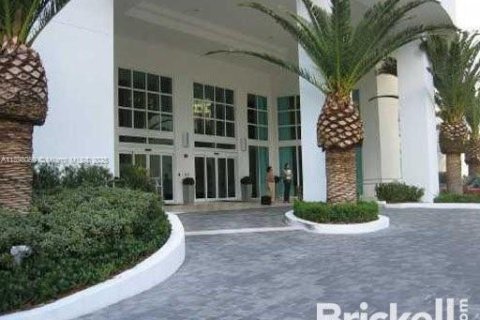 Casa en venta en Miami, Florida, 2 dormitorios, 103.4 m2 № 1949854 - foto 3