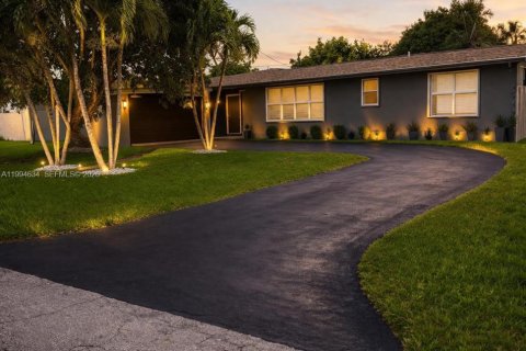 House in Homestead, Florida 3 bedrooms, 193.42 sq.m. № 2062603 - photo 1