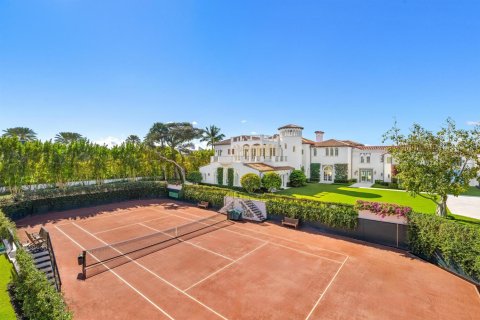 House in Palm Beach, Florida 15 bedrooms, 2000.56 sq.m. № 2258156 - photo 24
