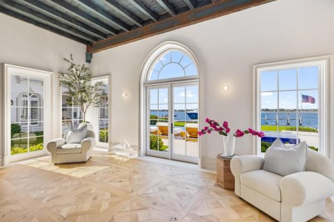 House in Palm Beach, Florida 15 bedrooms, 2000.56 sq.m. № 2258156 - photo 28