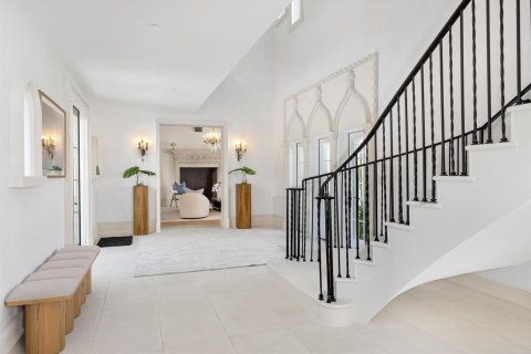 House in Palm Beach, Florida 15 bedrooms, 2000.56 sq.m. № 2258156 - photo 27