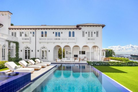 House in Palm Beach, Florida 15 bedrooms, 2000.56 sq.m. № 2258156 - photo 2