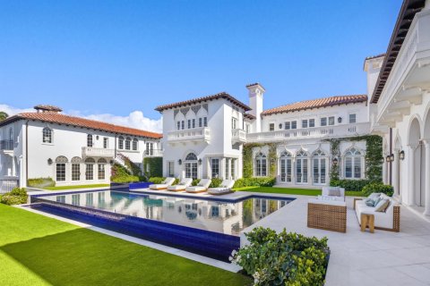 House in Palm Beach, Florida 15 bedrooms, 2000.56 sq.m. № 2258156 - photo 5