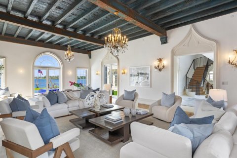 House in Palm Beach, Florida 15 bedrooms, 2000.56 sq.m. № 2258156 - photo 29